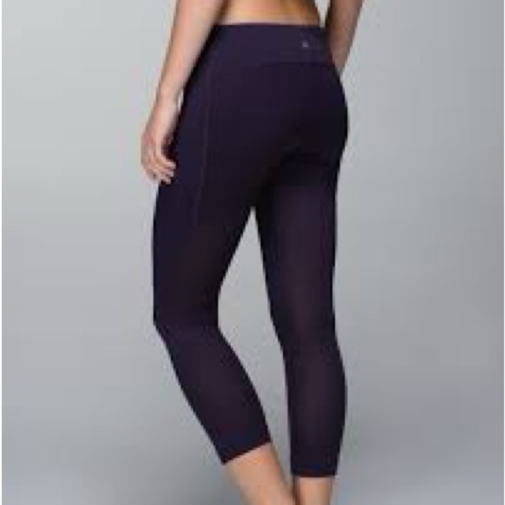 Lululemon Journey Crop Black grape colour